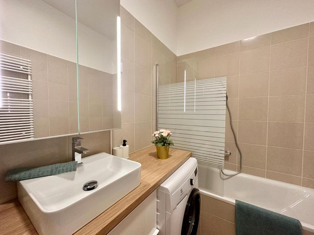 Apartment At Gozsdu Courtyard #Partyzone #Downtown #Freeparking Budapest Ngoại thất bức ảnh